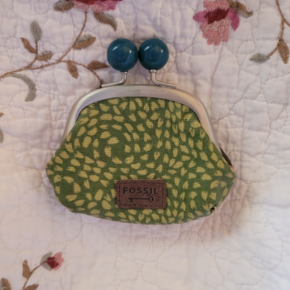 Fossil Kisslock coin purse....Gently used